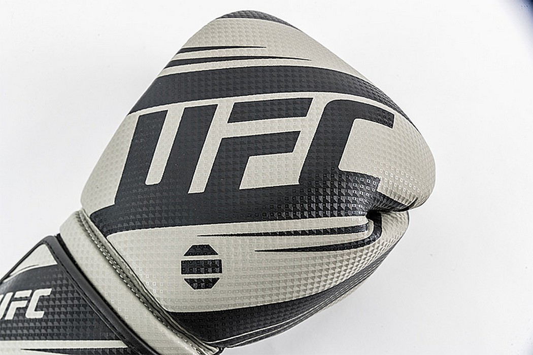 Боксерские перчатки UFC PRO Performance Rush Black,12oz 1050_700